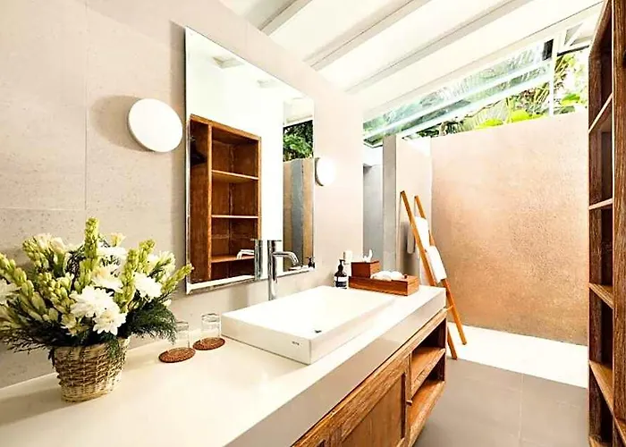 Lovely 5 Bedroom Private Pool With Garden View Ir43 4*